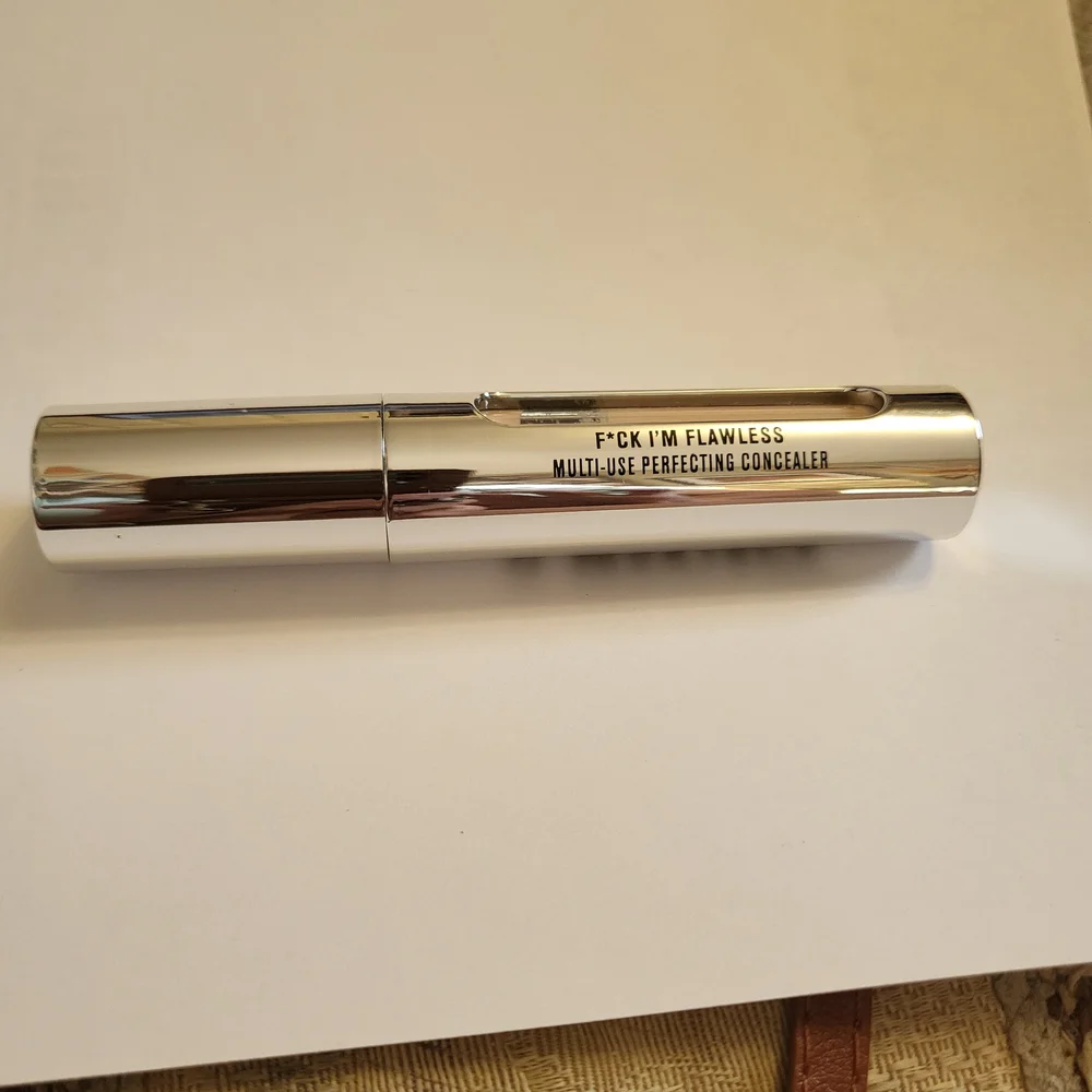 Silver Multi-Use Perfecting Concealer - Picture 2 of 4